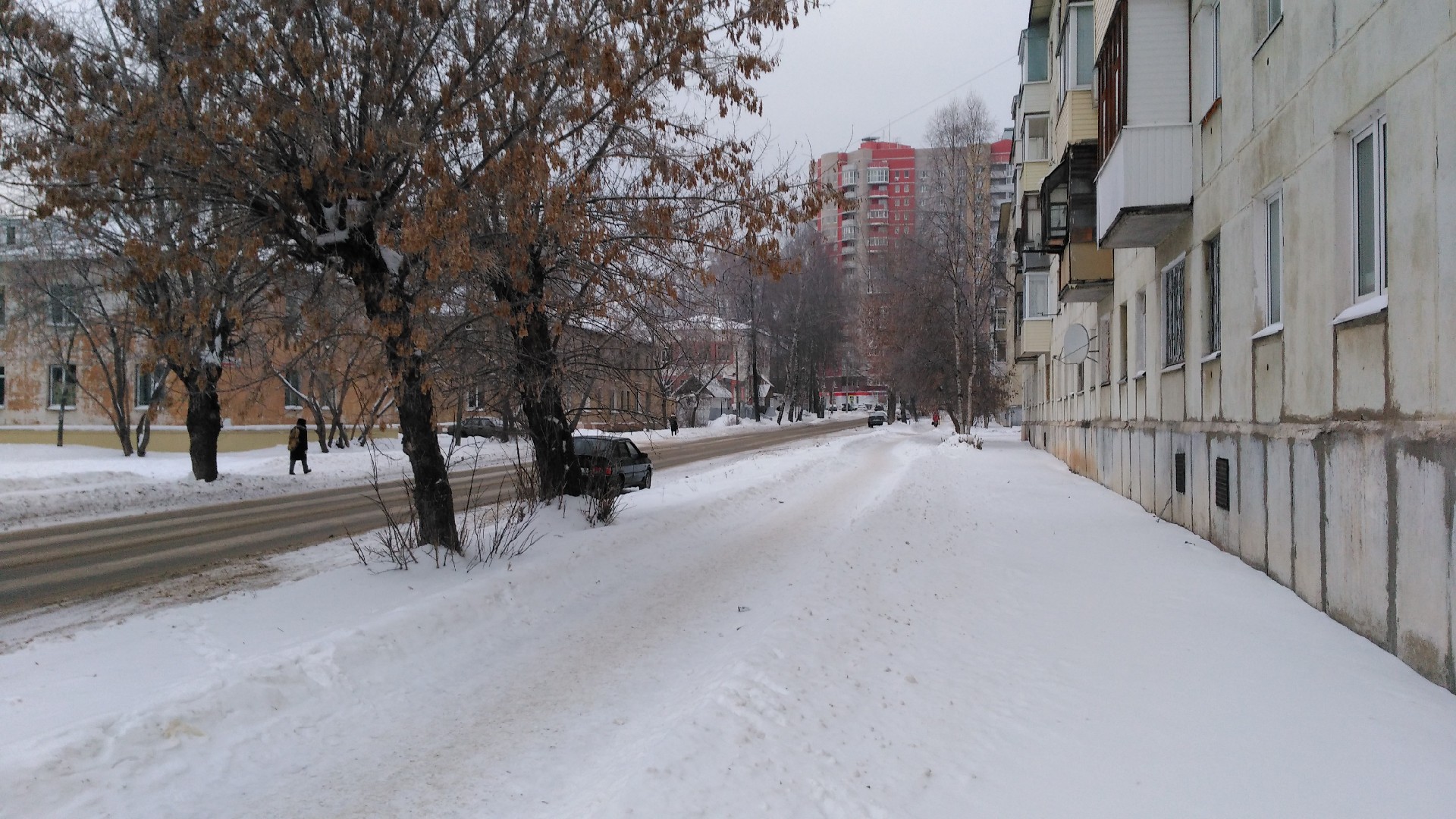 Респ. Удмуртская, г. Ижевск, ул. Подлесная 9-я, д. 36-придомовая территория