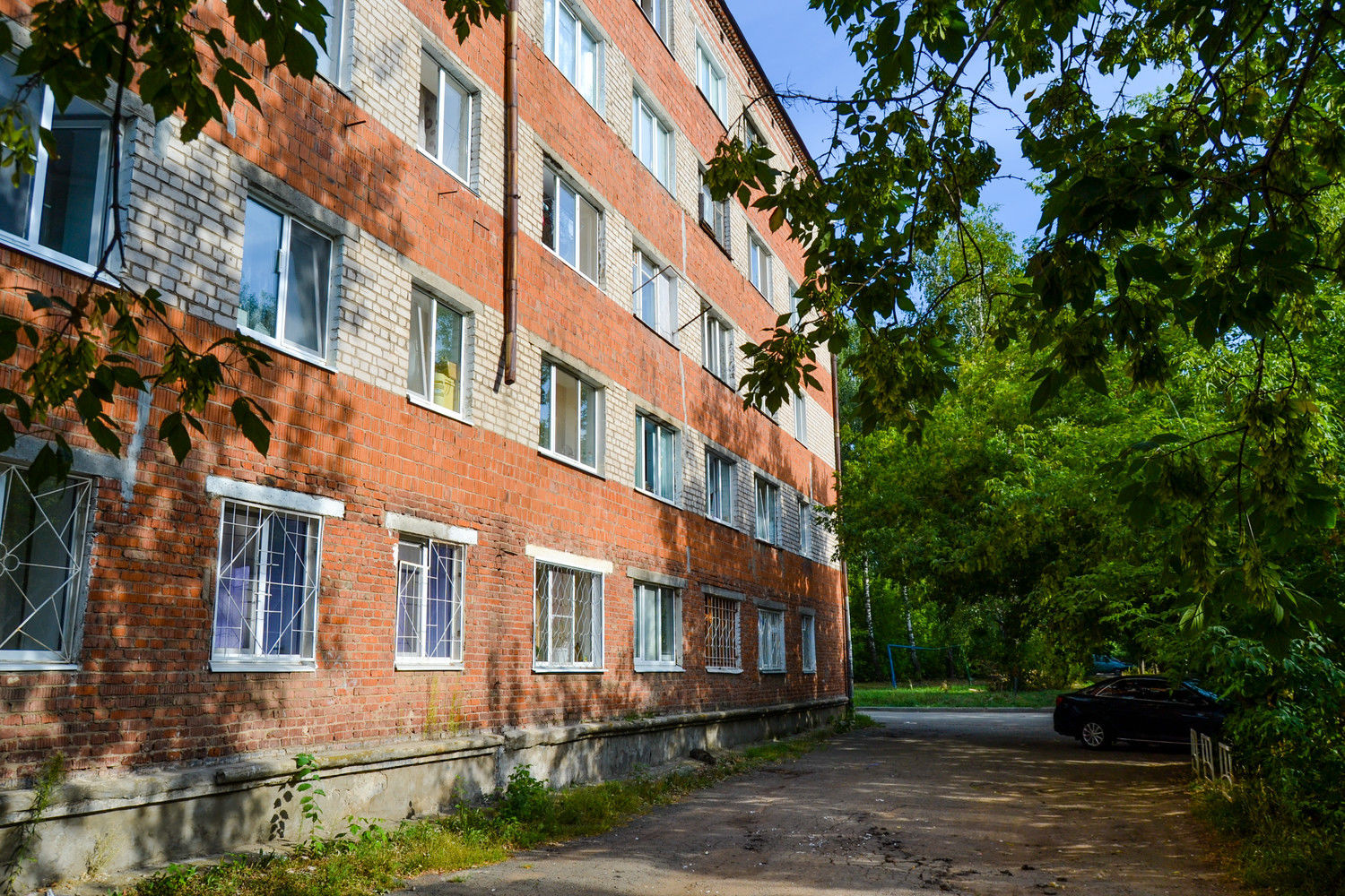 Респ. Удмуртская, г. Ижевск, городок. Строителей, д. 59-придомовая территория