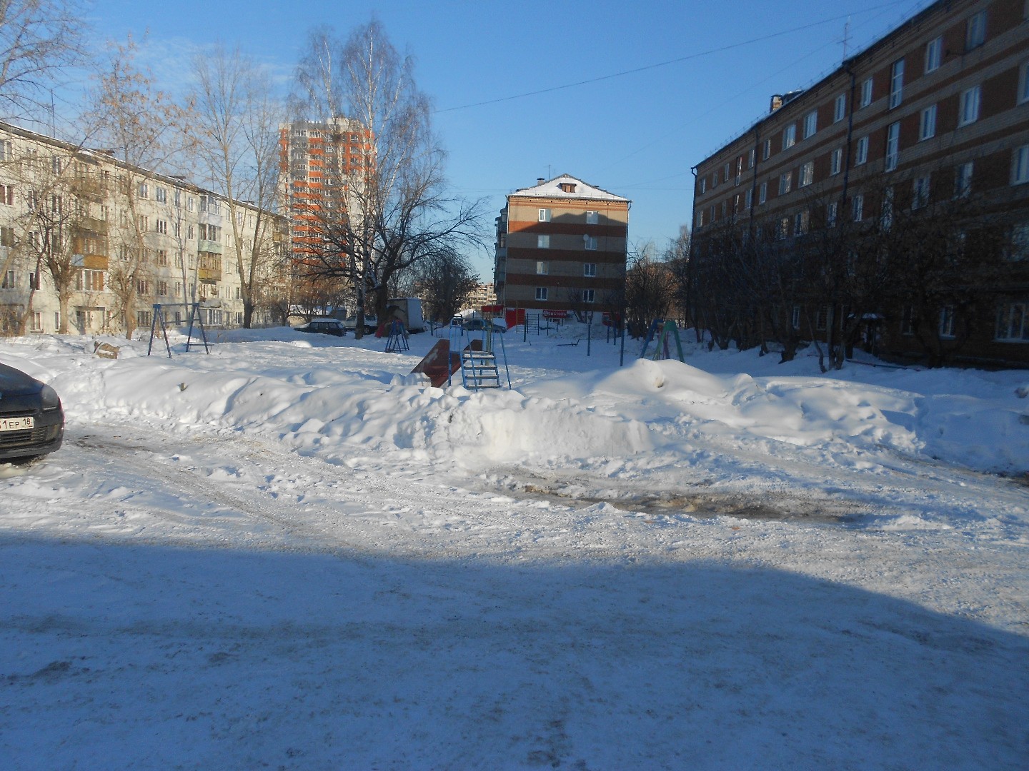 Респ. Удмуртская, г. Ижевск, городок. Строителей, д. 59А-придомовая территория