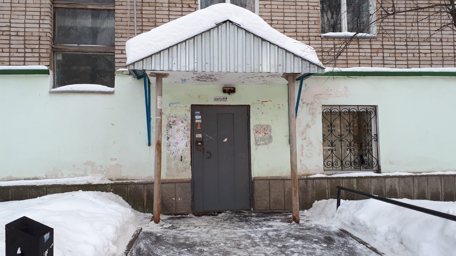 Респ. Удмуртская, г. Ижевск, ул. Удмуртская, д. 191-вход снаружи