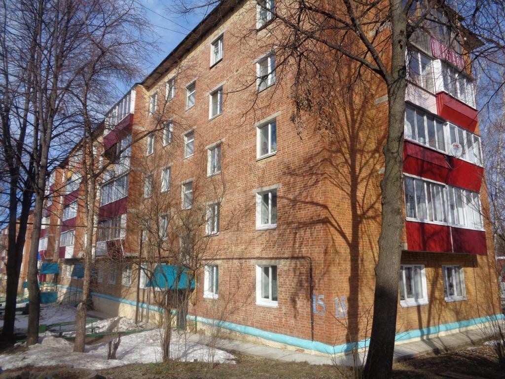 Респ. Удмуртская, г. Сарапул, ул. Ленинградская, д. 15-фасад здания