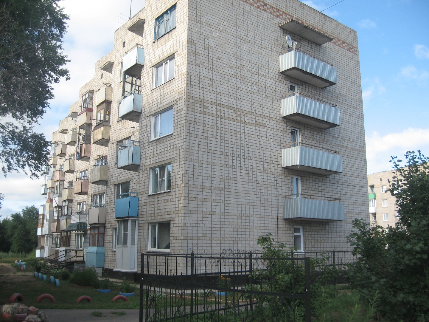 край. Алтайский, г. Славгород, ул. Ленина, д. 207-фасад здания