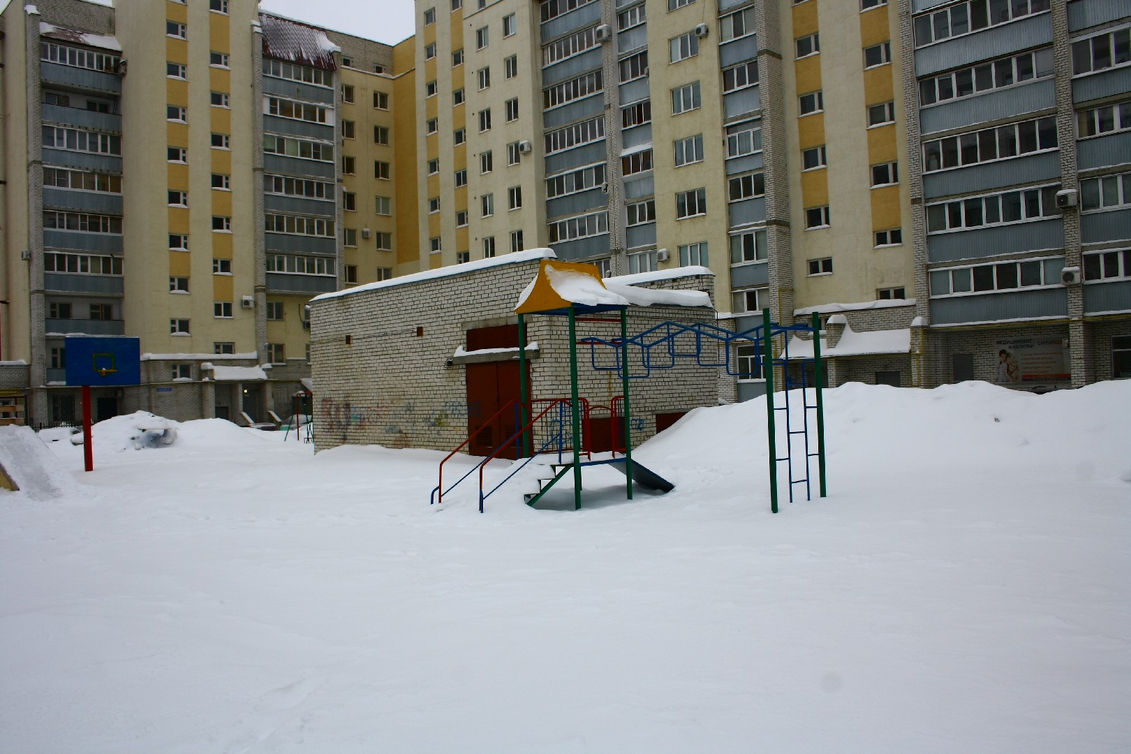 обл. Ульяновская, г. Димитровград, ул. Московская, д. 60а-придомовая территория