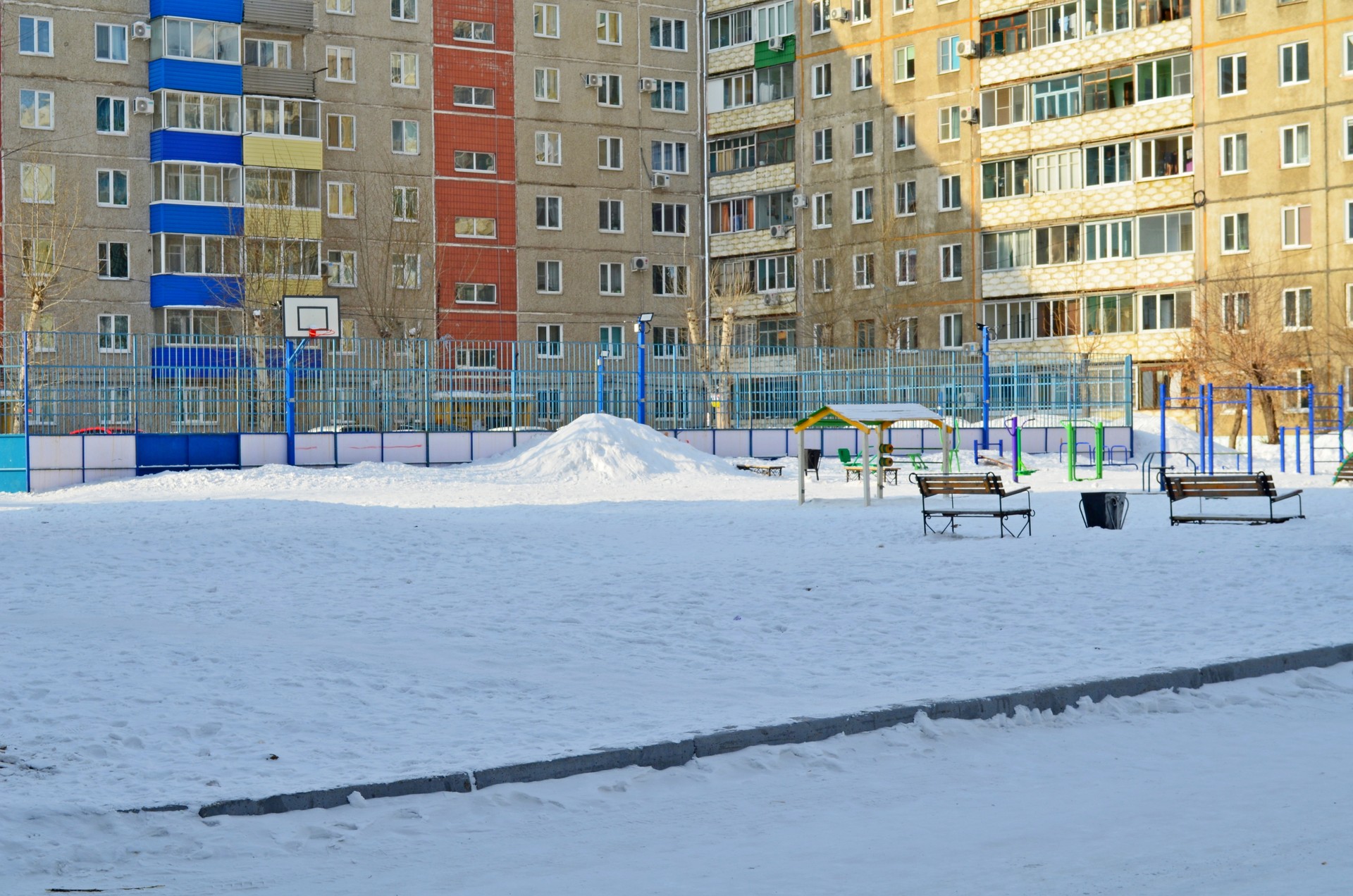 край. Хабаровский, г. Комсомольск-на-Амуре, ул. Лазо, д. 80-придомовая территория