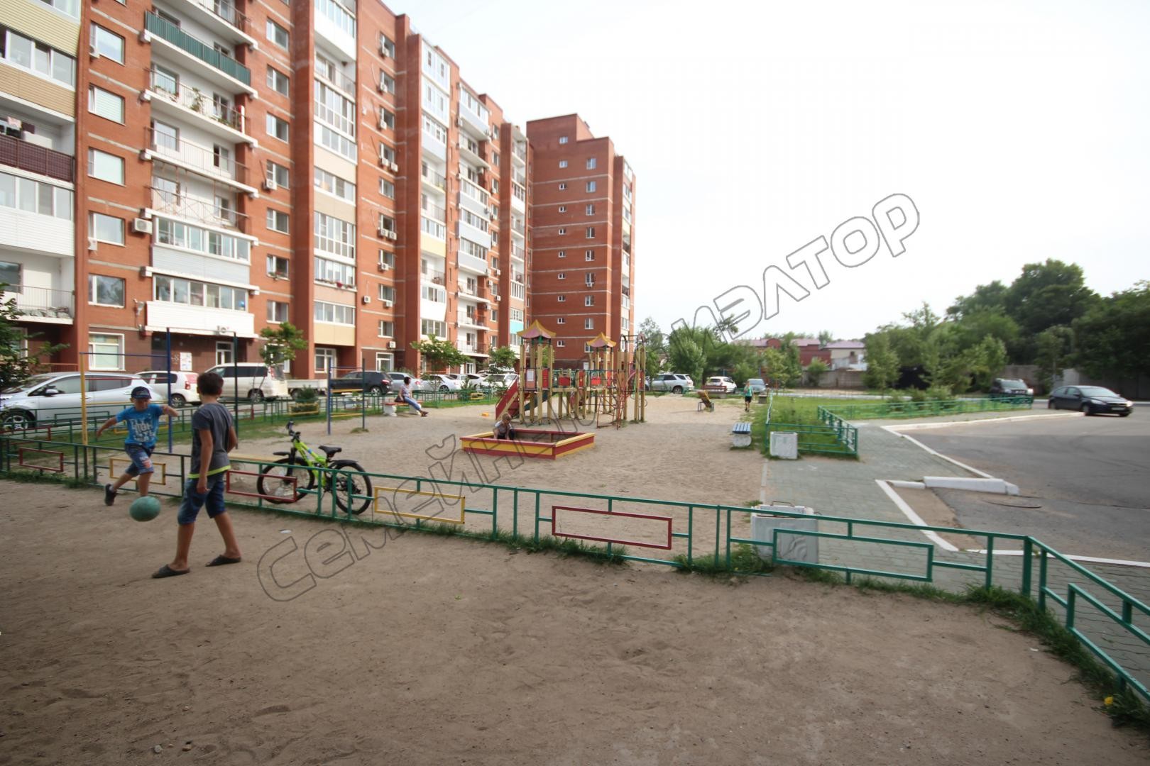 край. Хабаровский, г. Хабаровск, пер. Пилотов, д. 10-придомовая территория