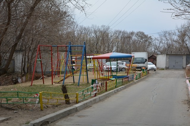 край. Хабаровский, г. Хабаровск, ул. Уборевича, д. 42А-придомовая территория