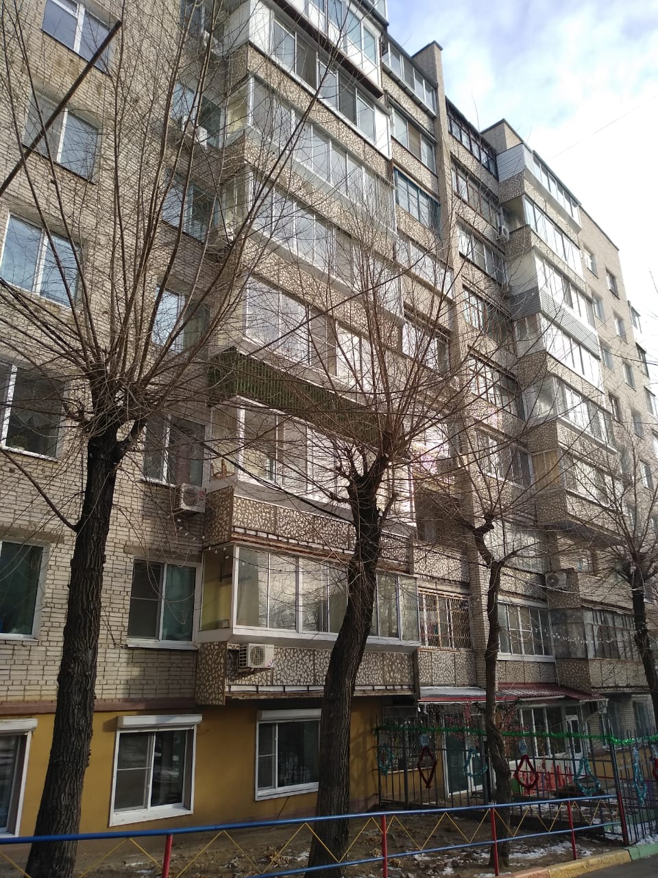край. Хабаровский, г. Хабаровск, ул. Шеронова, д. 137-фасад здания