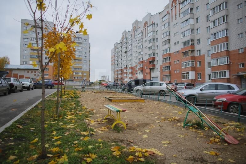 обл. Вологодская, г. Вологда, ул. Петрозаводская, д. 16 Б-придомовая территория