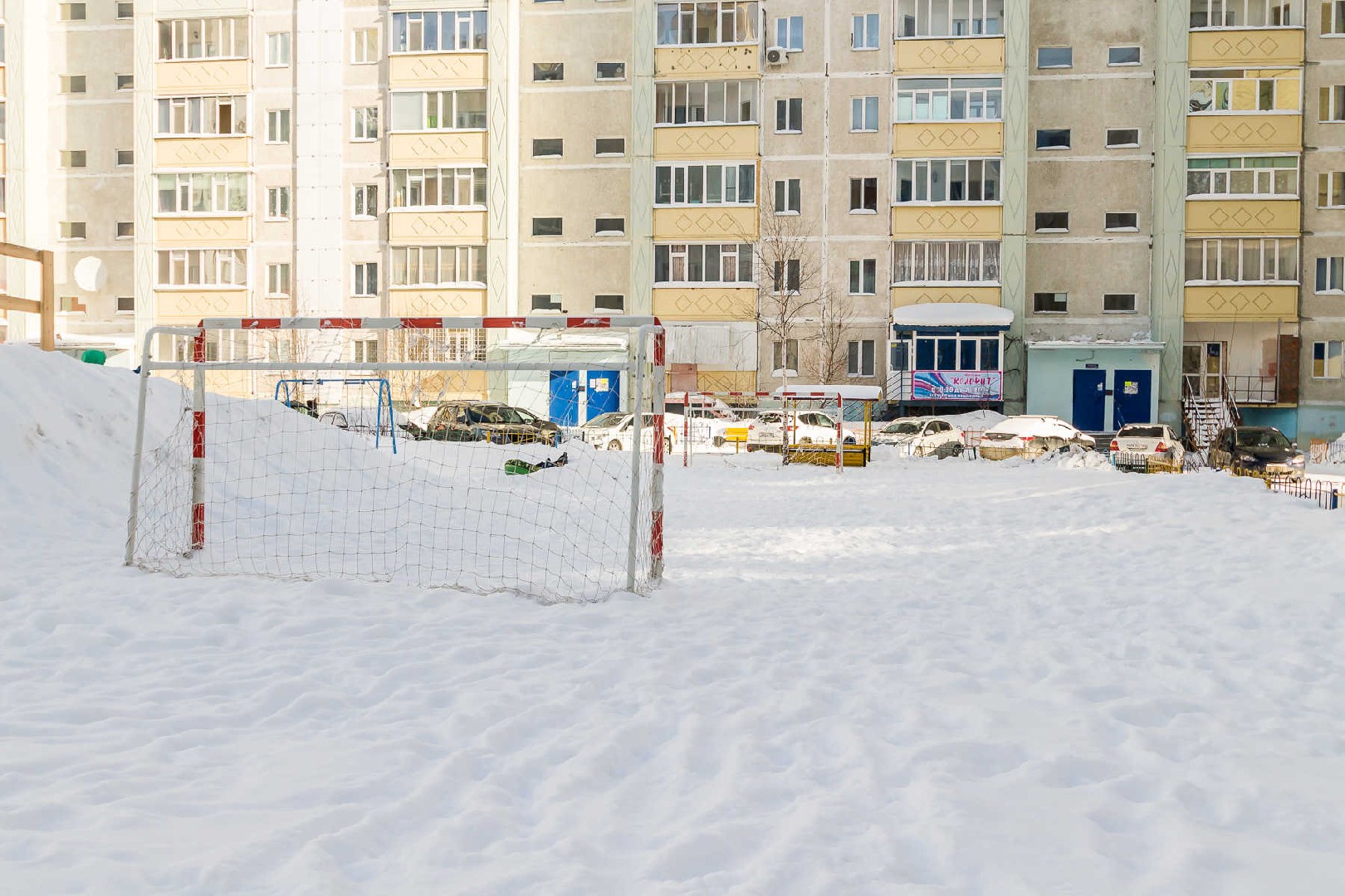 АО. Ханты-Мансийский Автономный округ - Югра, г. Сургут, ул. Университетская, д. 23/4-придомовая территория