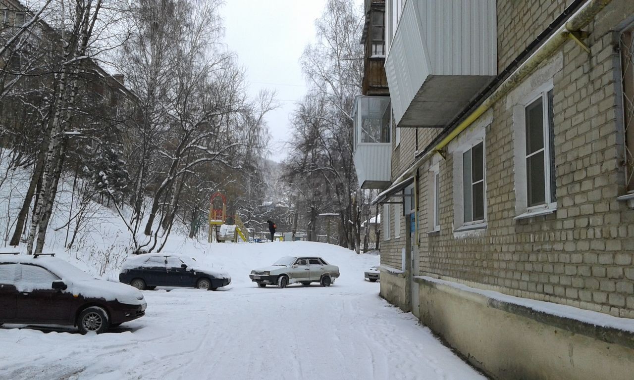 обл. Челябинская, г. Златоуст, ул. Металлургов, д. 10-придомовая территория