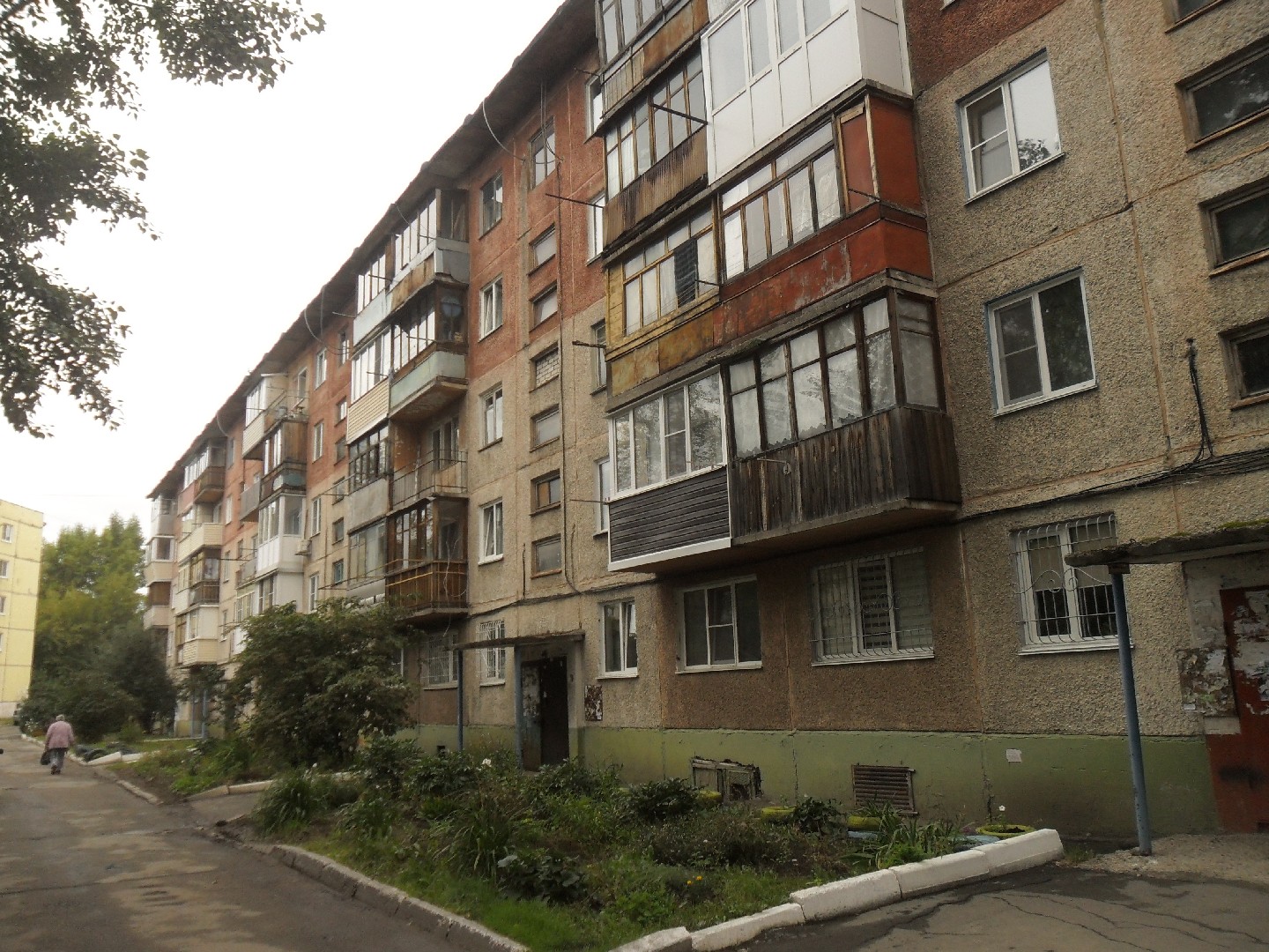 край. Алтайский, г. Барнаул, ул. Георгиева, д. 37-фасад здания