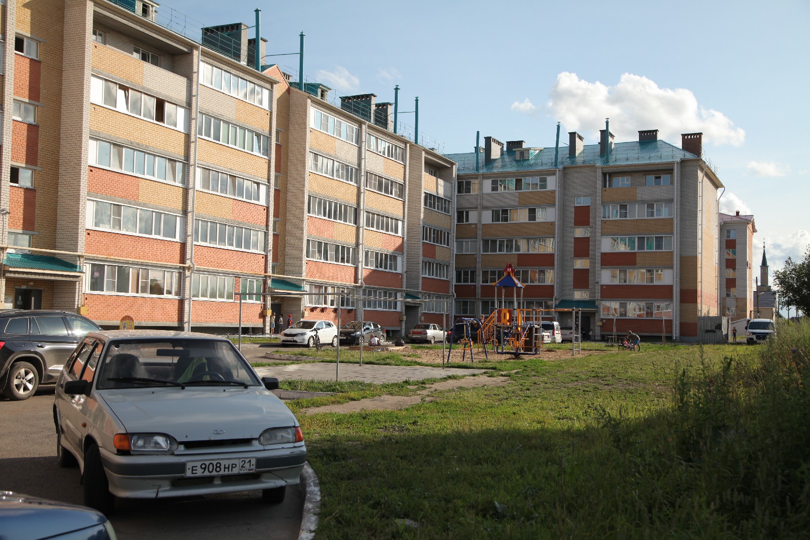 Респ. Чувашская, г. Канаш, ул. 30 лет Победы, д. 83-фасад здания