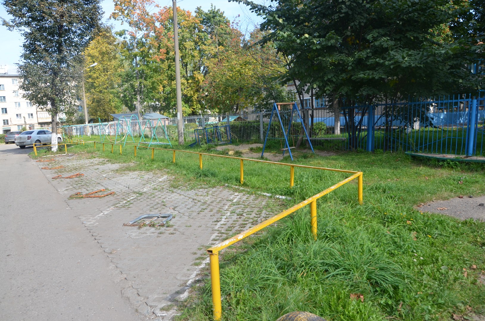 Респ. Чувашская, г. Новочебоксарск, ул. Комсомольская, д. 15-придомовая территория