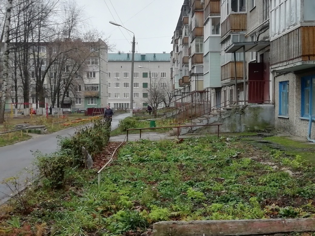 Респ. Чувашская, г. Новочебоксарск, ул. Солнечная, д. 32-придомовая территория