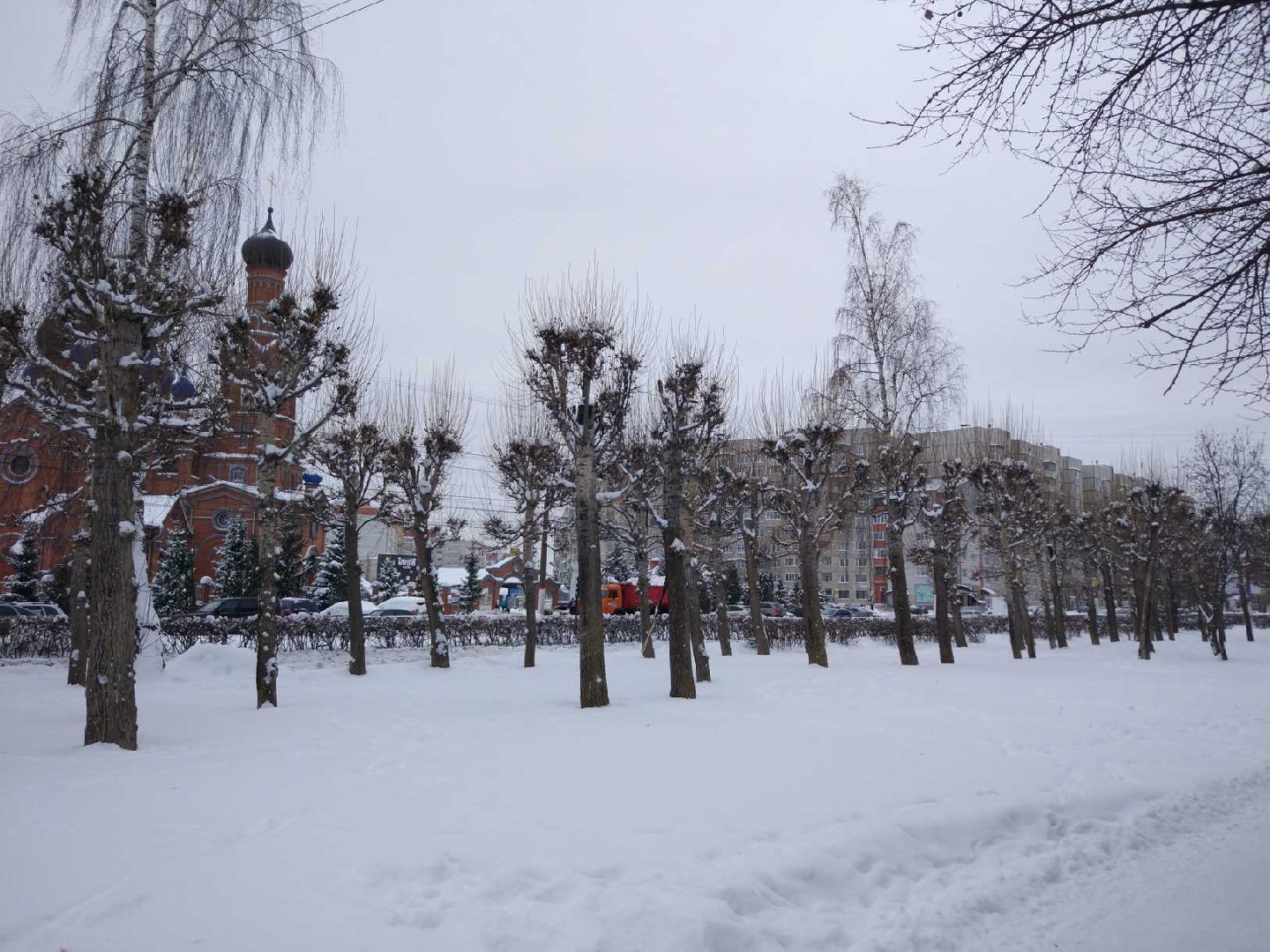 Респ. Чувашская, г. Чебоксары, ул. Гражданская, д. 62/1-придомовая территория