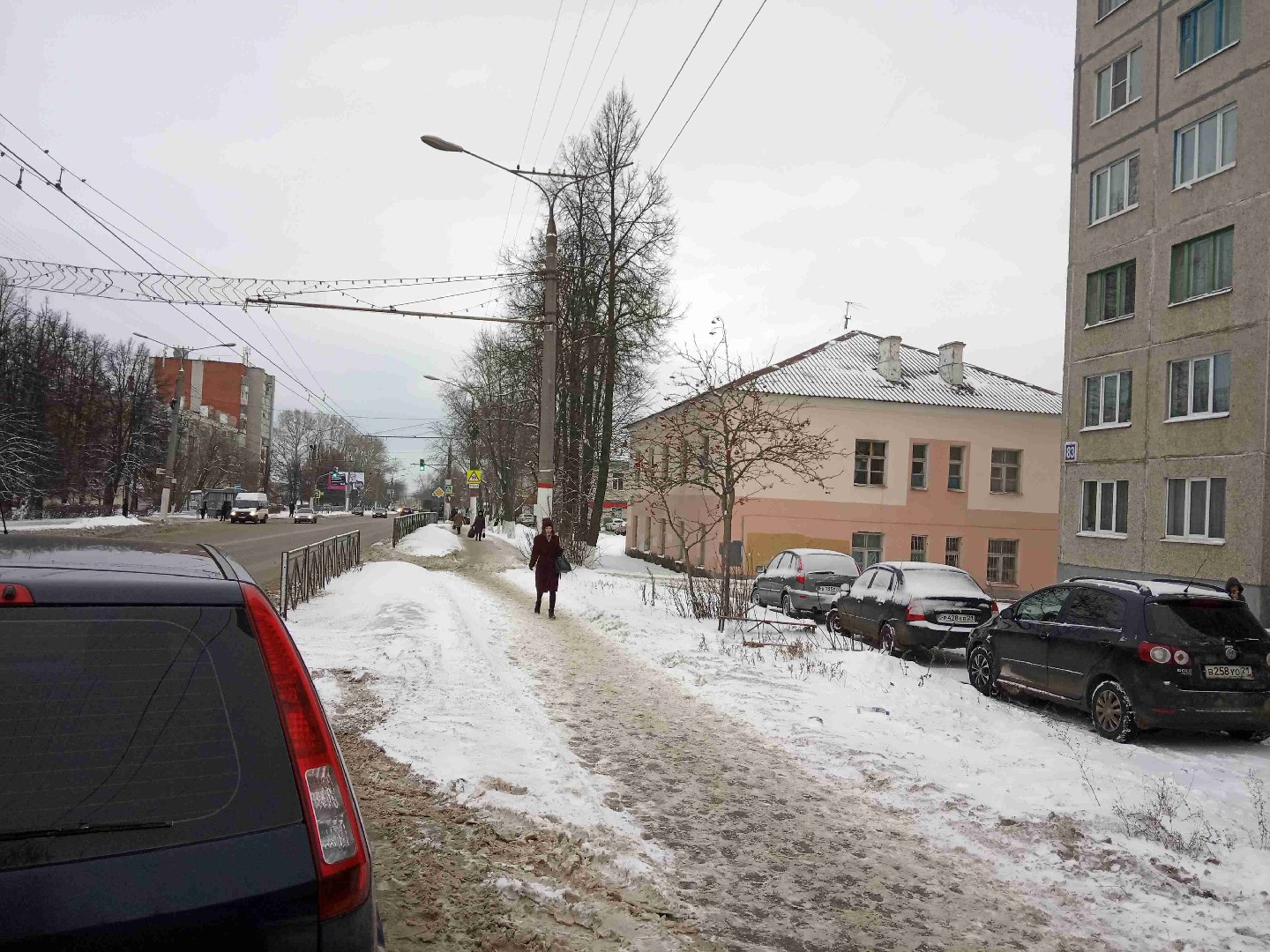 Респ. Чувашская, г. Чебоксары, ул. Гражданская, д. 83-придомовая территория