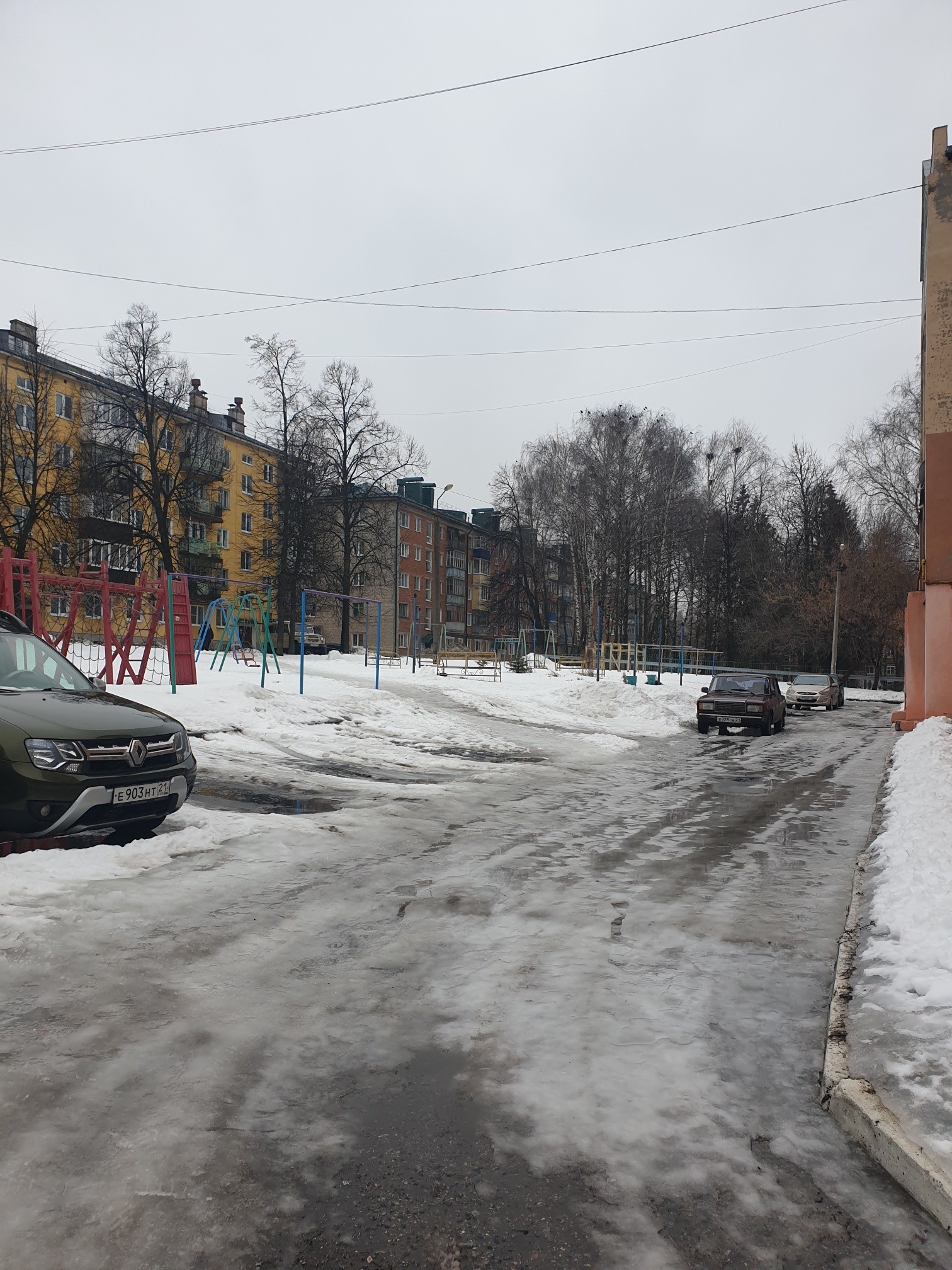 Респ. Чувашская, г. Чебоксары, ул. Маршака, д. 10а-придомовая территория