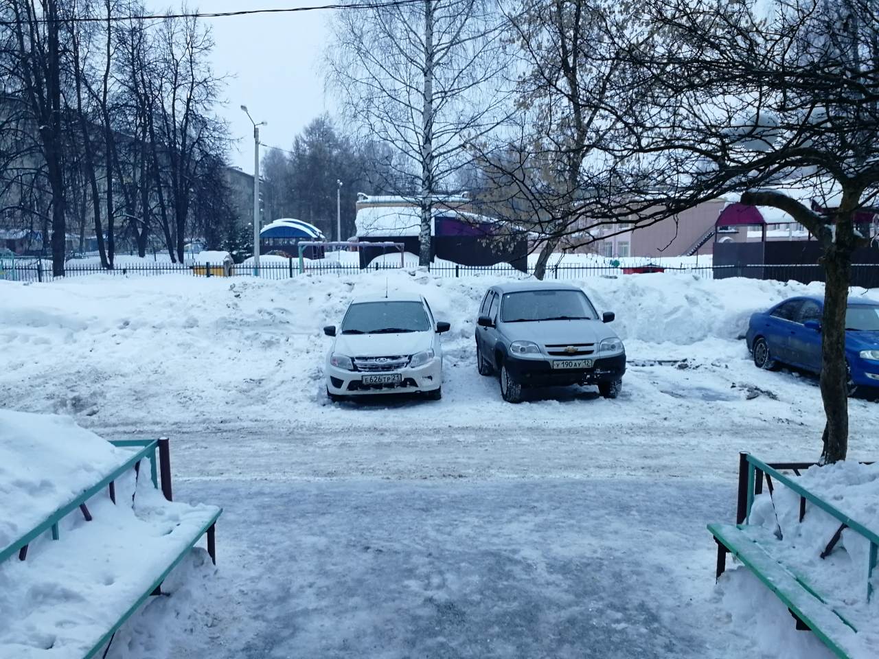 Респ. Чувашская, г. Чебоксары, пр-кт. Мира, д. 21а-придомовая территория