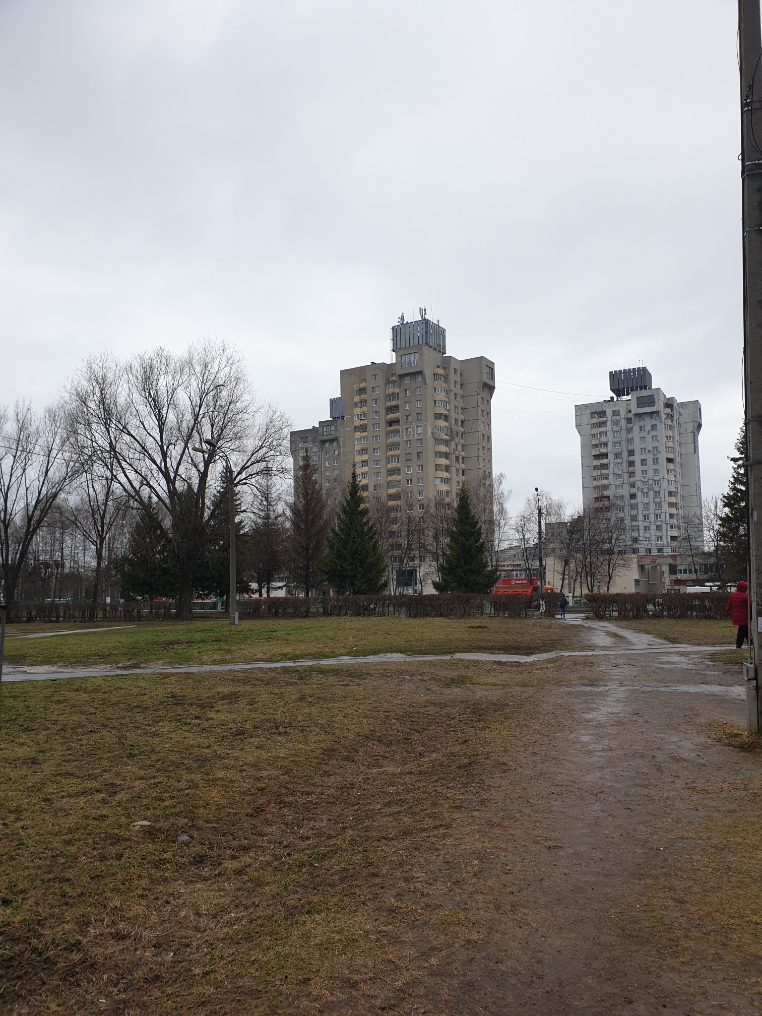 Респ. Чувашская, г. Чебоксары, пр-кт. Московский, д. 19, к. 9-придомовая территория