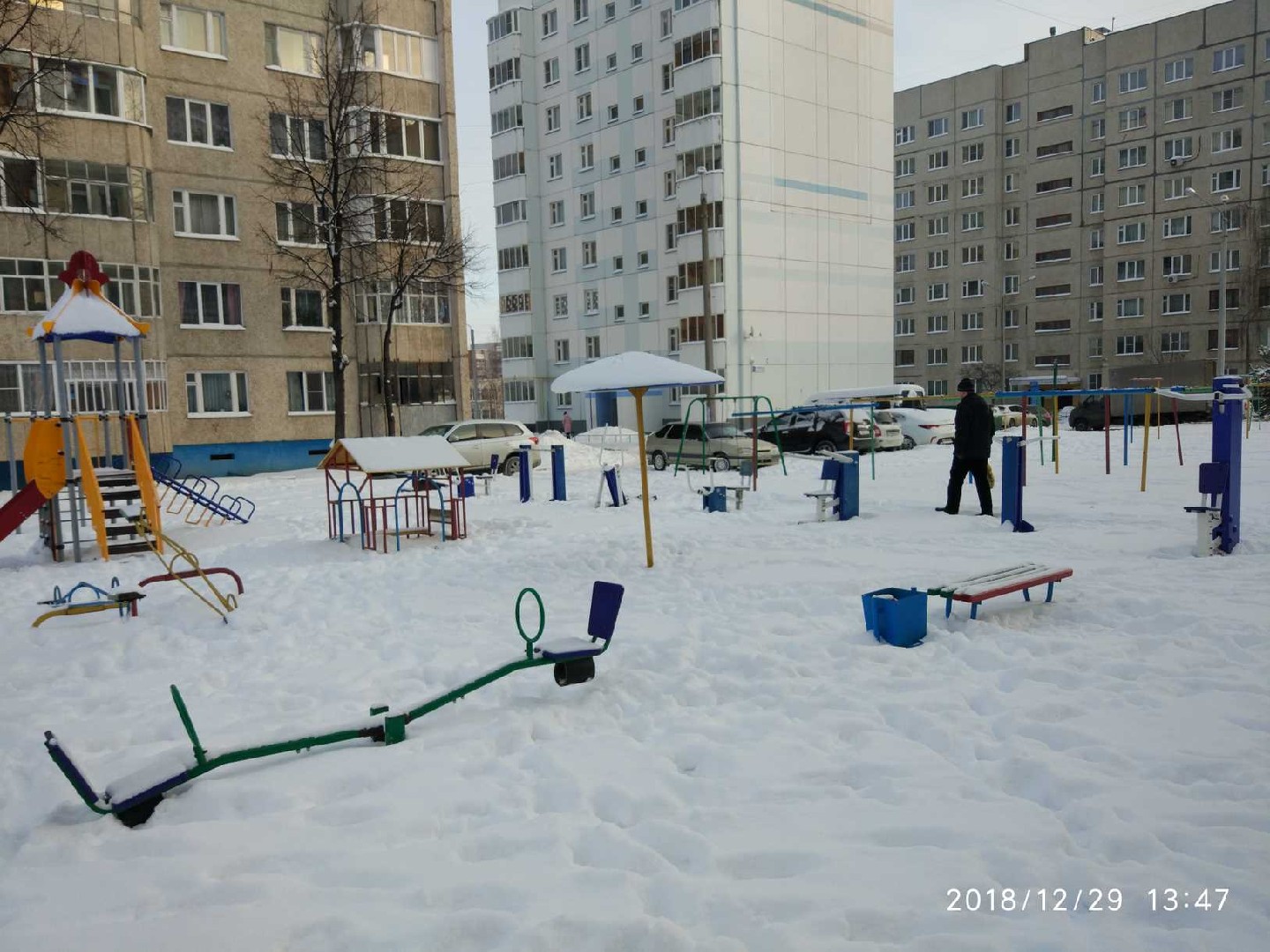 Респ. Чувашская, г. Чебоксары, ул. Николая Гастелло, д. 11-придомовая территория