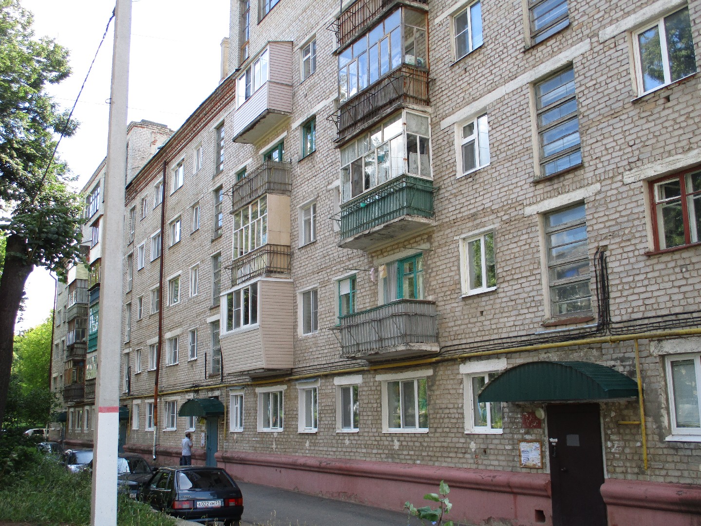 Респ. Чувашская, г. Чебоксары, ул. Петрова, д. 13-фасад здания