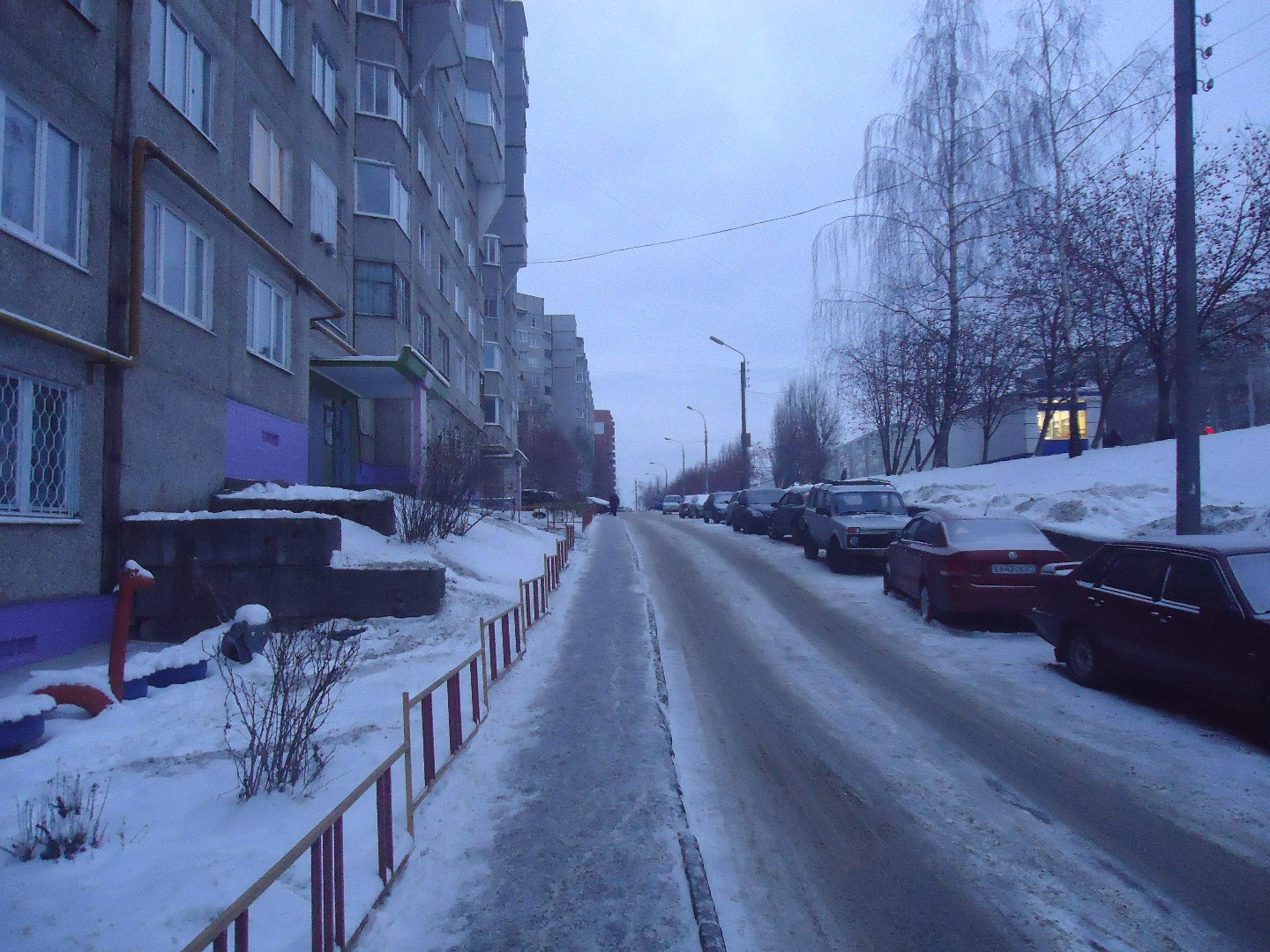 Респ. Чувашская, г. Чебоксары, пр-кт. Тракторостроителей, д. 36-придомовая территория