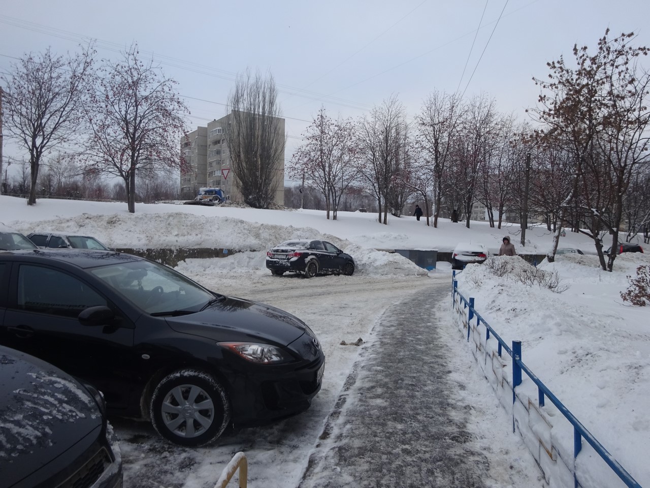 Респ. Чувашская, г. Чебоксары, пр-кт. Тракторостроителей, д. 48-придомовая территория