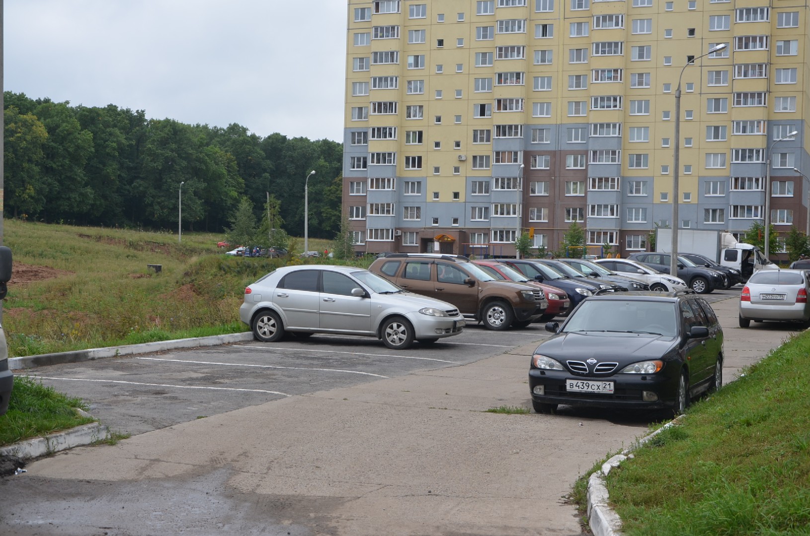 Респ. Чувашская, г. Чебоксары, пр-кт. Тракторостроителей, д. 56, к. 2-придомовая территория