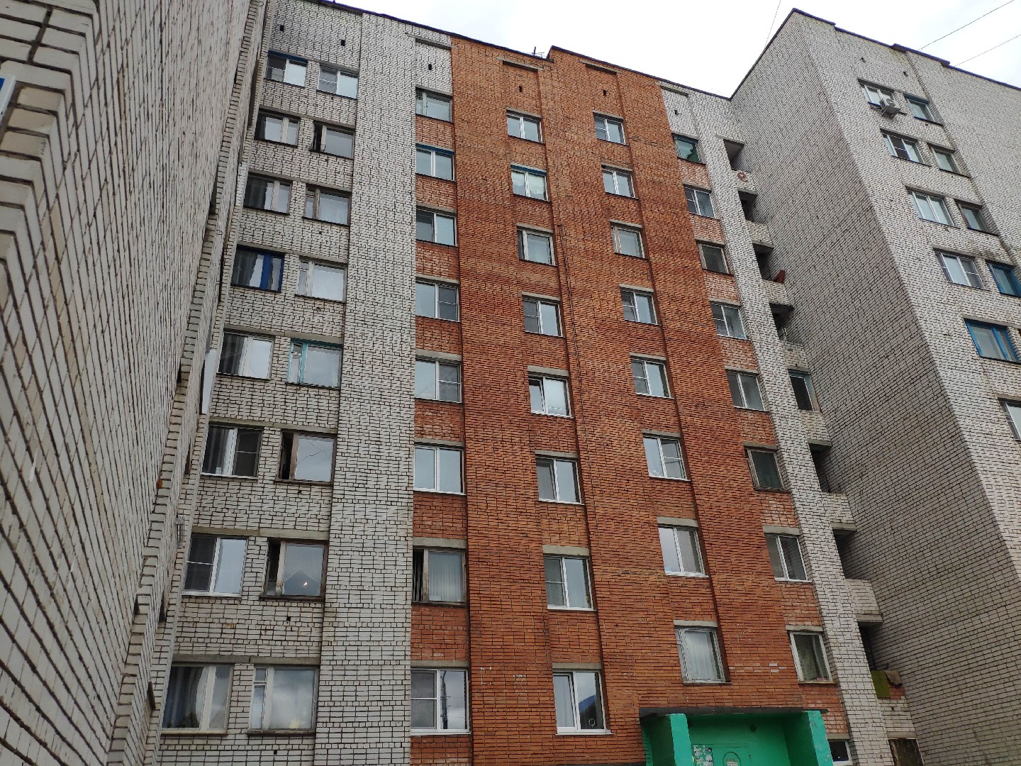 Респ. Чувашская, г. Чебоксары, ул. Хузангая, д. 24-фасад здания
