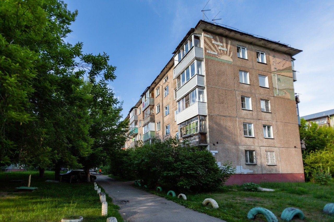край. Алтайский, г. Барнаул, ул. Георгия Исакова, д. 122-фасад здания